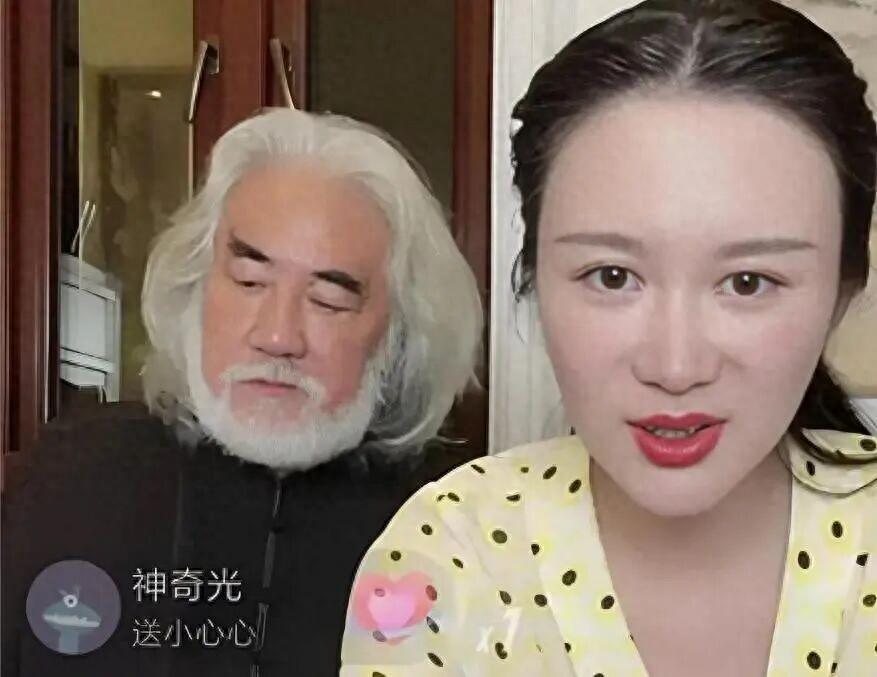华体会体育APP下载-妻子嫌他“一股老年味”,73岁张纪中刮掉蓄了30年的胡子!